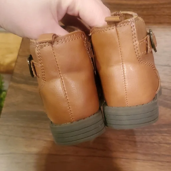Kids Brown Boots with Heart Detail - Picture 5 of 10